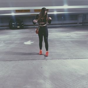 Meet your Posher, Crystal